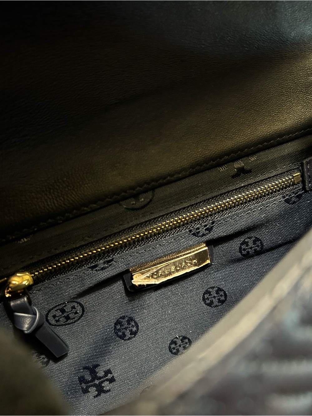 NEW! TORY BURCH Fleming Convertible Bag with Iconic removable Tassel! - Picture 10 of 16